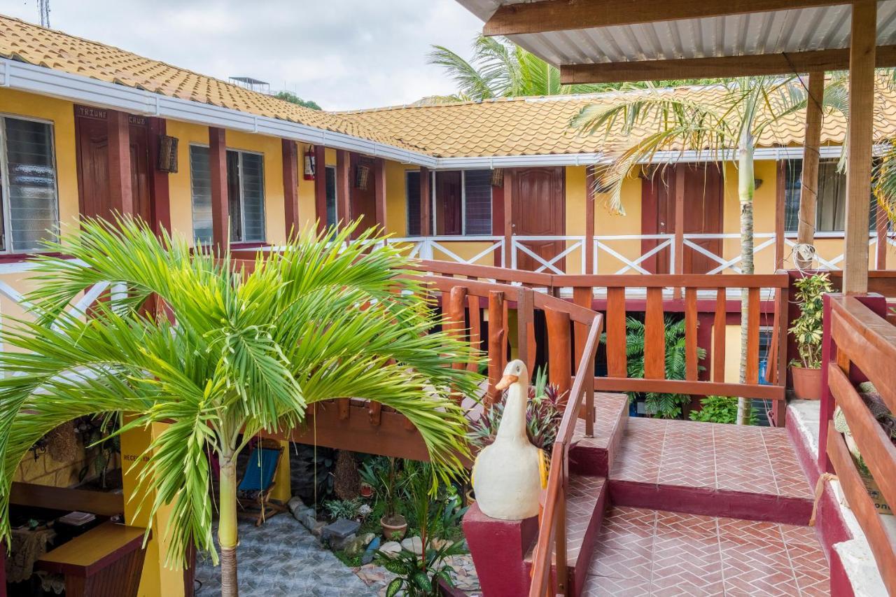 Hotel Bahia Tela Exterior photo